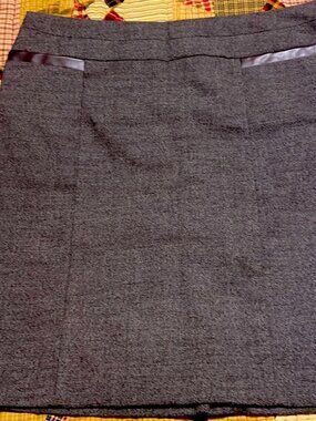 EUC AGB Women’s Gray Pencil Skirt with Faux Leather Trim Sz 10